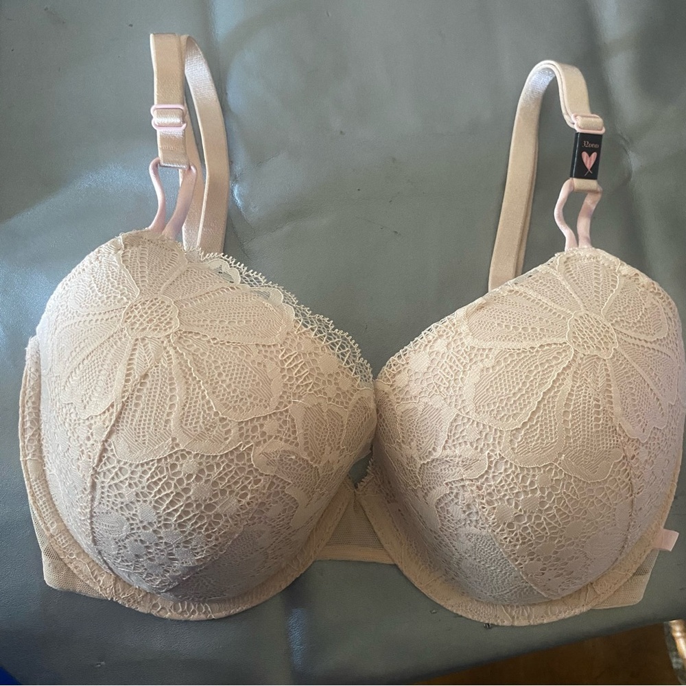 Victoria Secret Elegant Lace Beige Bra 32DDD‎ NWT
